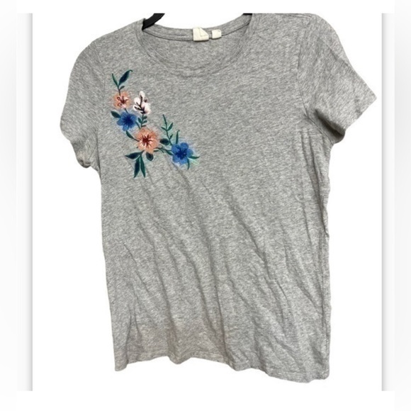 Gap Flower on the Right Side Top Size Small - Picture 1 of 6